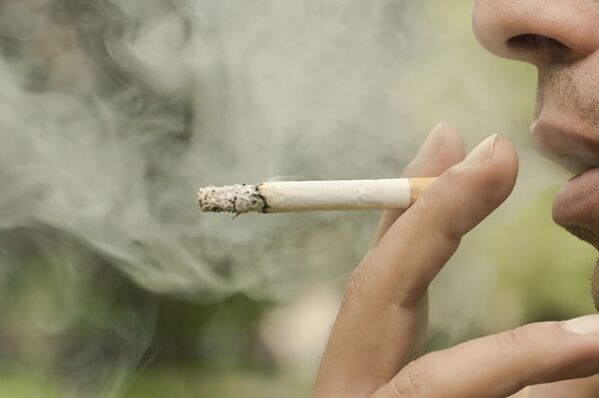 Тютюнопушенето е една от причините за развитието на ретикуларни разширени вени